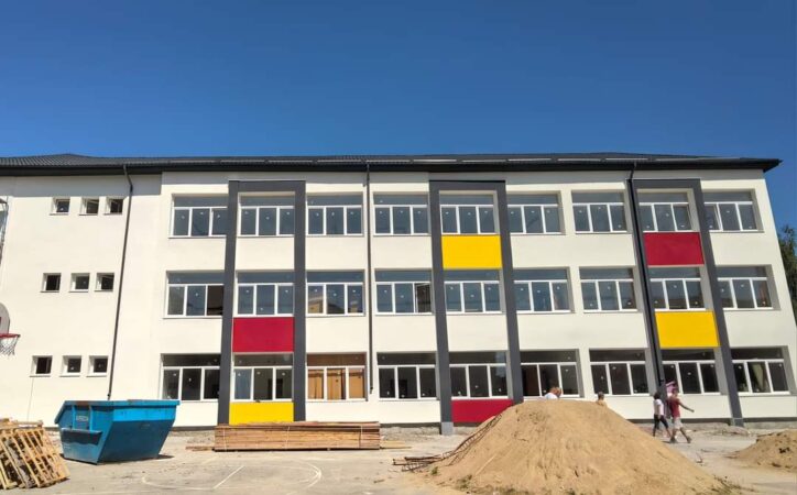 La Școala Gimnazială „Grigore Alexandescu” din Târgoviște, lucrările de reabilitare avansează rapid La Școala Gimnazială "Grigore Alexandescu" din Târgoviște, lucrările de reabilitare avansează rapid, începe să se vadă diferența.