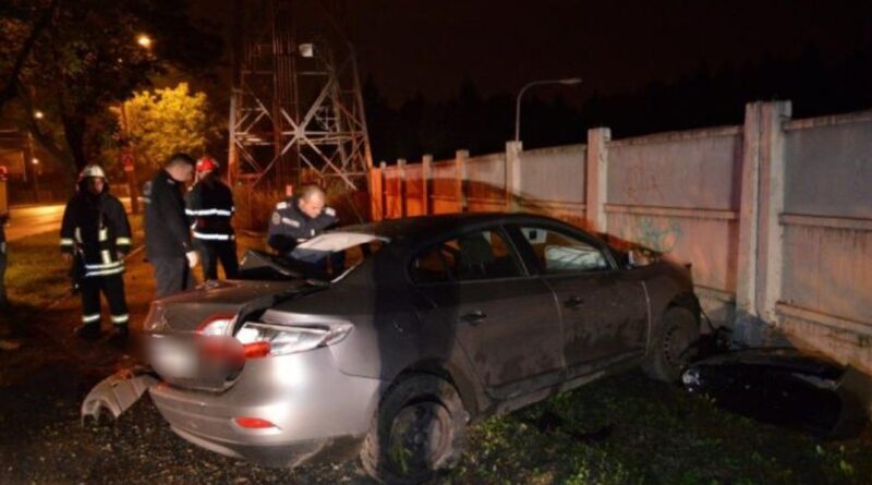 Un şofer mort de beat s-a izbit cu maşina de un gard În cursul serii trecute, în jurul orei 23:40, polițiștii din cadrul Secției nr. 12 Poliție Rurală Tărtășești au fost sesizați prin SNUAU 112 de către un bărbat