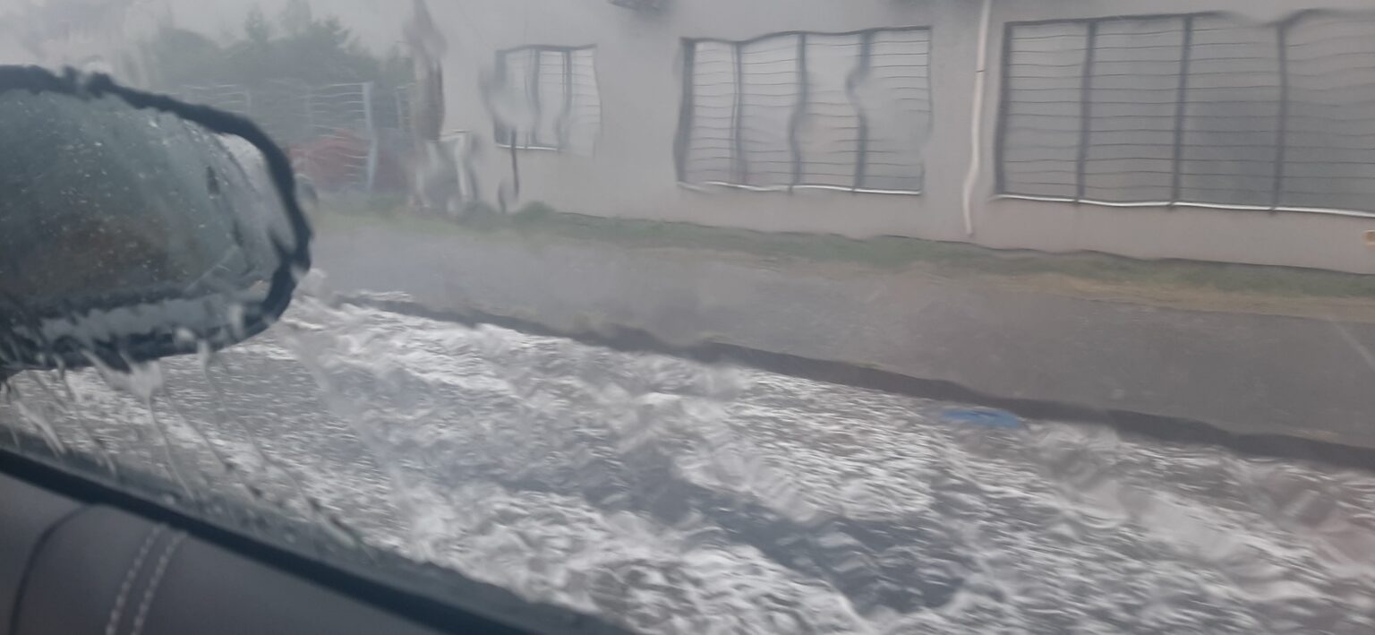 Județul Dâmbovița este vizat de ploi, vijelii și grindină Potrivit ANM, astăzi, în județul Dâmbovița va fi instabilitate atmosferică care se va manifesta prin averse torențiale, descărcări electrice