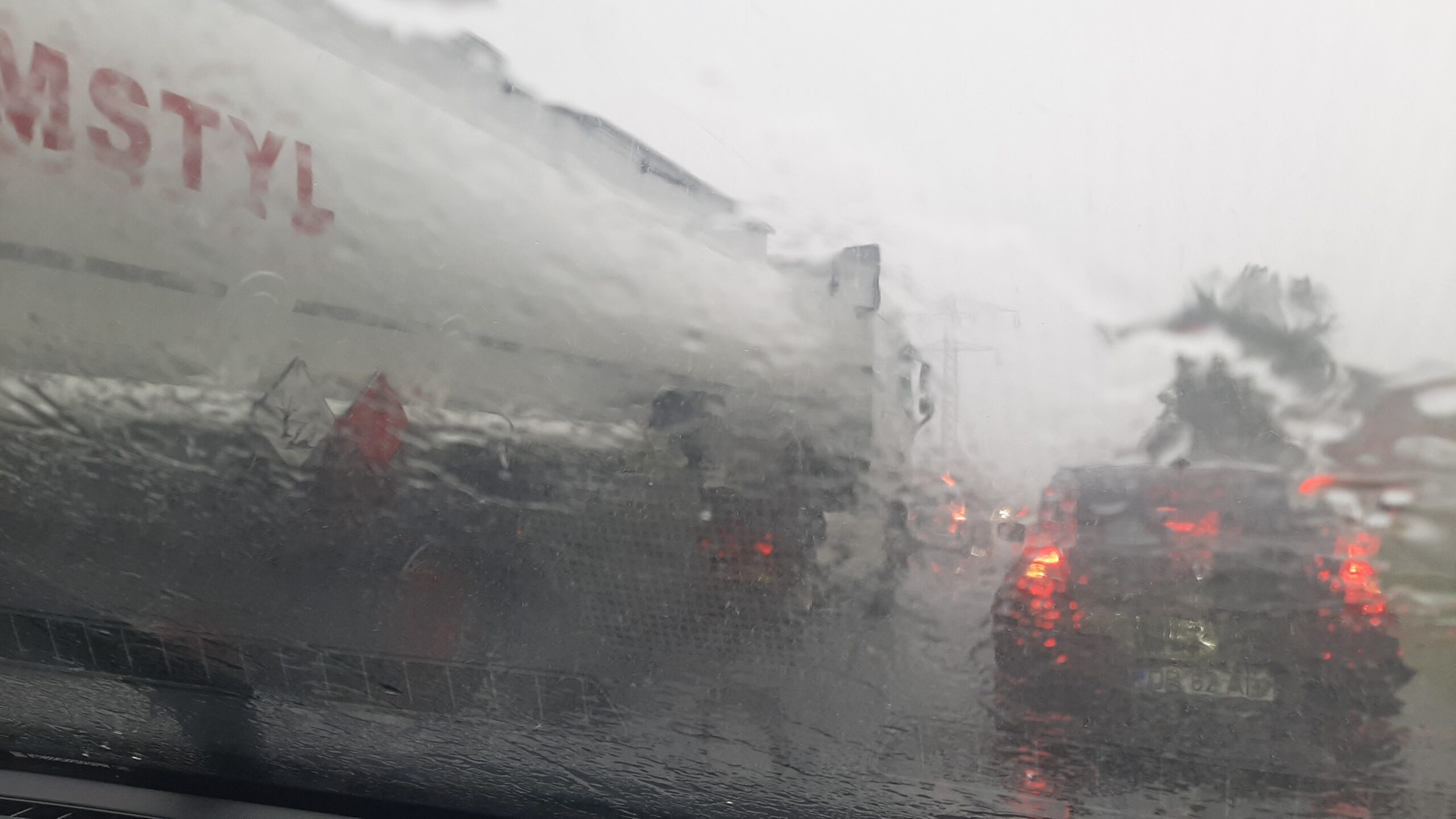 Potrivit ANM, astăzi, în județul Dâmbovița va fi instabilitate atmosferică care se va manifesta prin averse torențiale, descărcări electrice