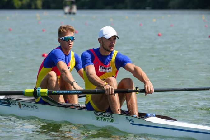 Campionatele Mondiale de Canotaj de la St. Catharines, Canada, continuă, deși vremea este nefavorabilă Campionatele Mondiale de Canotaj de la St. Catharines, Canada, continuă, deși vremea nefavorabilă a determinat unele reprogramări ale probelor.