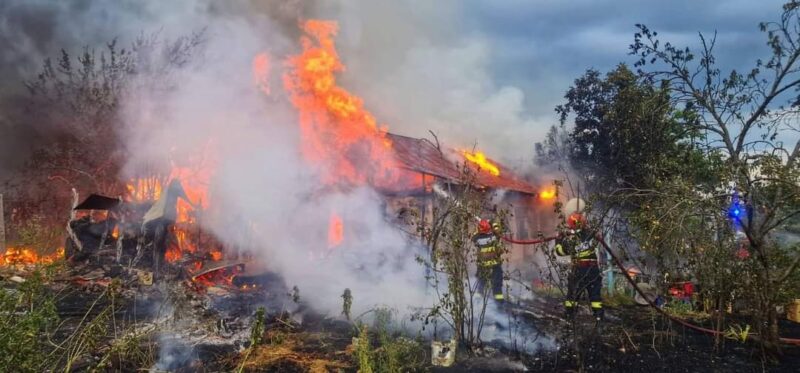 Incendiu puternic într-o gospodărie din Pietroșița Incendiu produs la o anexă gospodărească situată în sat Dealu Frumos, comuna Pietroșița.