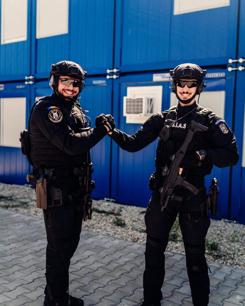 Inspectoratul de Poliție Județean Dâmbovița a scos la concurs 15 posturi de agent poliție și de personal contractual prin încadrare directă, din sursă externă.