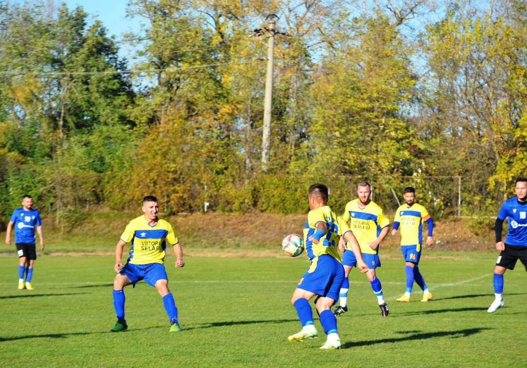 Juniorii U19 deschid evenimentul sportiv de la ora 9:00, urmați de meciurile seniorilor care încep la ora 11:00.