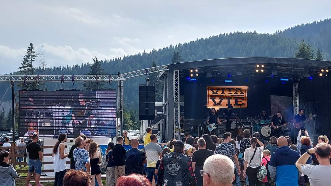 Prima zi a festivalului a dedicată folclorului care este un adevărat document al existenței noastre pe pământ și un argument al originii noastre străvechi.