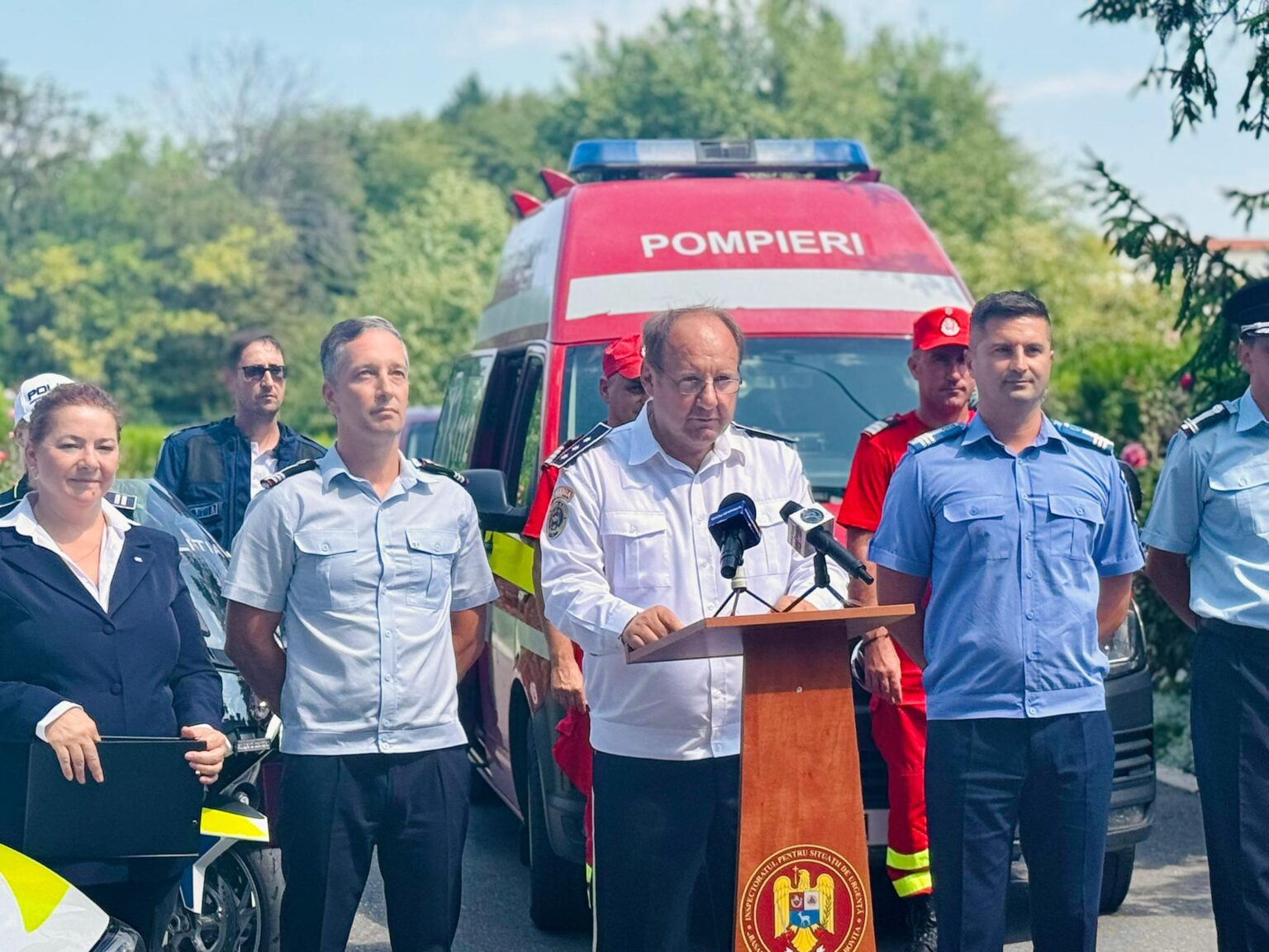 TOT JUDEȚUL DÂMBOVIȚA ESTE ÎMPÂNZIT DE MASCAȚI, POLIȚIȘTI, RADARE ȘI JANDARMI În perioada 15 - 18 august a.c., poliţiştii Inspectoratului de Poliţie Judeţean Dâmbovița vor fi la datorie pentru ca minivacanţa