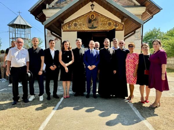 Sărbătoare și comuniune pentru comunitatea din Valea Voievozilor și din Răzvadul de Jos Sărbătoare și comuniune pentru comunitatea din Valea Voievozilor și din Răzvadul de Jos ,s-a sărbătorit hramul parohiilor.