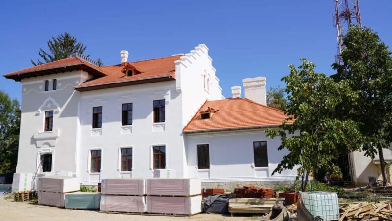 Prin implicarea CJ Dâmbovița, fosta Școală de Cavalerie se pregătește să renască ca un simbol al patrimoniului cultural și istoric al regiunii Clădirea istorică a fostei Școli de Cavalerie din municipiul Târgoviște este în plin proces de conservare și restaurare