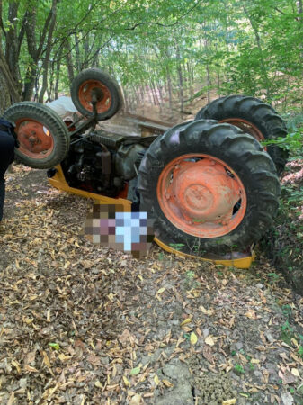 Tragedie în comuna Vulcana Băi: Un tractor s-a răsturnat peste un bărbat Un tragic accident a avut loc în comuna Vulcana Băi, satul Vulcana de Sus, ieri, în jurul orei 09:58, când un utilaj agricol s-a răsturnat peste un bărbat în vârstă de 60 de ani.