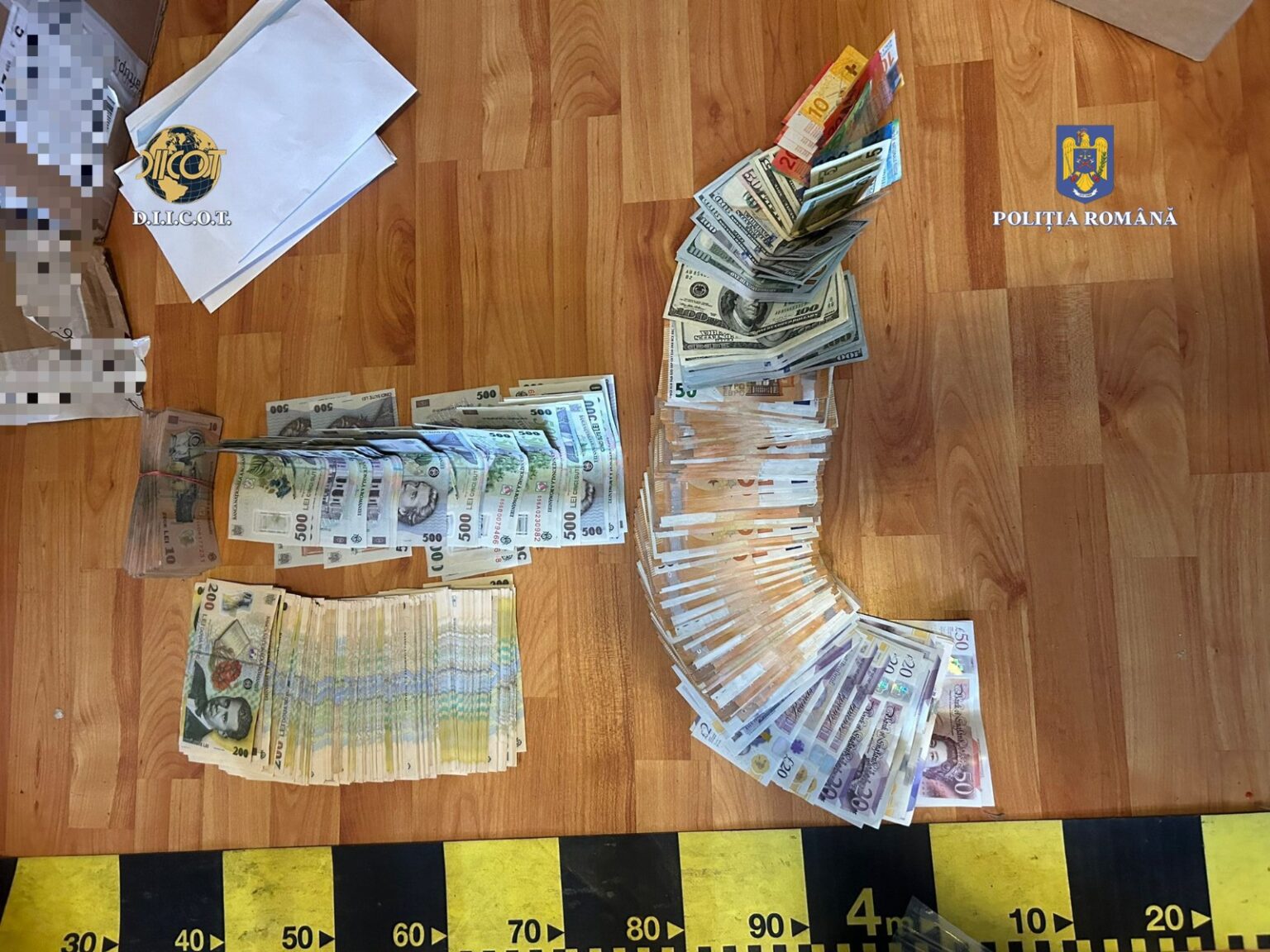 14 PERCHEZIȚII ÎN DÂMBOVIȚA, VIZAȚI AU FOST TRAFICANȚII DE DROGURI DE RISC ȘI DE MARE RISC Ieri, 12 august 2024, polițiștii Serviciului de Combatere a Criminalității Organizate Dâmbovița, împreună cu procurorii Direcției de Investigare