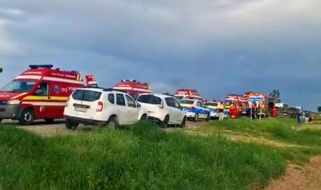 Pompierii au fost solicitați să intervină pentru salvarea unei persoane blocată într-un utilaj agricol.