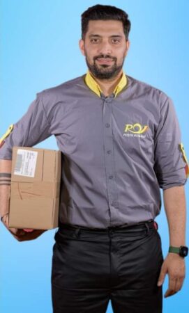 După 15 ani, poștașii au uniforme noi în valoare de 5 milioane de lei. Poșta Română a anunțat o investiție semnificativă în echipamentele și uniformele destinate angajaților săi, care va aduce beneficii atât pentru personalul companiei