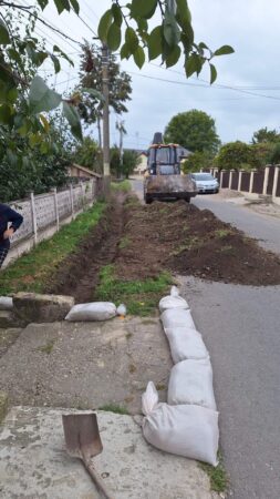 Județul Dâmbovița rămâne sub COD GALBEN de PLOI ,în intervale scurte de timp și prin acumulare cantitățile de apă vor fi de 50...70 l/mp.