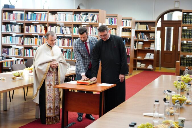 DOI PROFESORI TÂRGOVIȘTENI AU OBȚINUT TITLUL DE DOCTOR ÎN TEOLOGIE LA FACULTATEA „JUSTINIAN PATRIARHUL” DIN BUCUREȘTI La Facultatea de Teologie Ortodoxă „Justinian Patriarhul” din București a avut loc marți, 24 septembrie 2024, susținerea publică