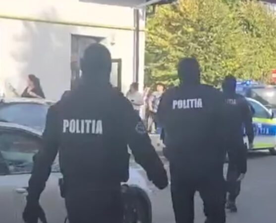 Bătaie ca-n vestul sălbatic pe o stradă din Titu În urma cercetărilor efectuate de polițiștii din cadrul Poliției Orașului Titu, sub coordonarea unui procuror de la Parchetul de pe lângă Judecătoria Răcari