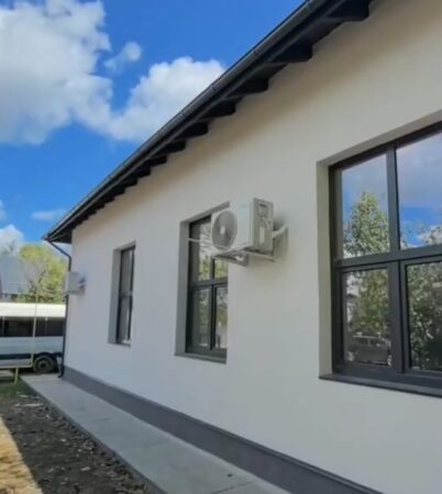 Grădinița nr. 11 din Priseaca, situată în inima comunității, a primit o transformare semnificativă prin  proiectul de renovare energetică.