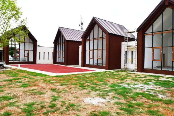 Lucrările la noua Grădiniță din Răcari, sunt pe ultima sută de metri Noua Grădiniță din Răcari se apropie de finalizare, marcând un pas important în investițiile pentru îmbunătățirea infrastructurii educaționale.