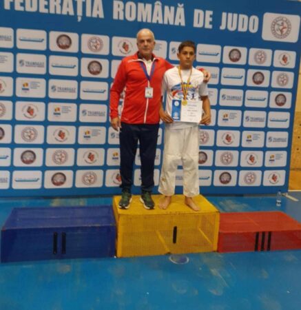 Judocanul Iliuță Dobra de la CS Târgoviște, a obținut o performanță remarcabilă,  devenind campion al României la judo Ne-Waza.