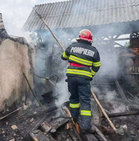 Incendiu produs la o casă în localitatea Pietrari Garda de Intervenție Voinești a intervenit cu două autospeciale de stingere cu apă și spumă și un echipaj SMURD, iar Detașamentul de Pompieri Târgoviște cu o autospecială de stingere.