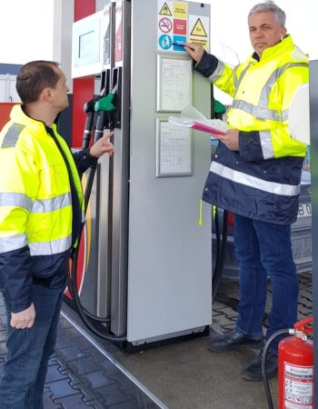 Inspectorii ITM Dâmbovița au luat la verificat stațiile de distribuție a carburanților auto unde sunt comercializate diferite sortimente de benzină