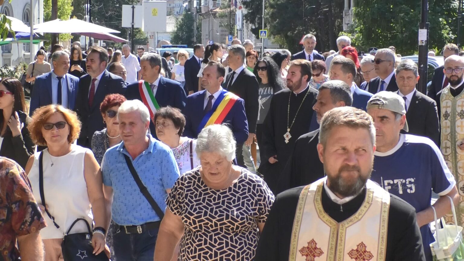 Municipiul Târgoviște a fost în sărbătoare: Sfânta Liturghie, Procesiunea cu icoana Fecioarei Maria și ședința festivă a CLM Târgoviște Ieri, în cadrul Zilelor Cetății Târgoviște, un eveniment deosebit a avut loc la Catedrala Mitropolitană, marcând sărbătoarea creștină a Nașterii Maicii Domnului.