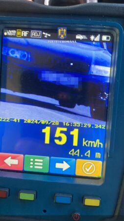 Un tânăr șofer a fost prins de polițiștii din Dâmbovița conducând cu o viteză extrem de mare, depășind limita legală de două ori.