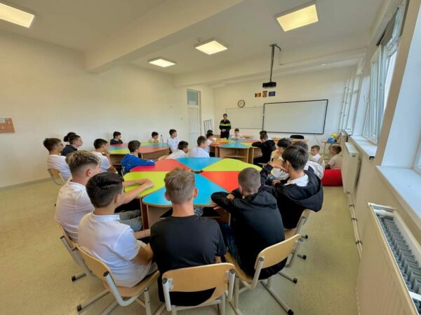 Ieri, olițiștii din cadrul Compartimentului de Analiză și Prevenire a Criminalității și cei de la Biroul Siguranță Școlară au desfășurat o activitate în cadrul Campaniei