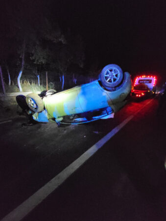 În toiul nopții, în jurul orei 01:28, pompierii au fost solicitați să intervină în cazul unui eveniment rutier în localitatea Valea Lungă. Un șofer s-a răsturnat cu mașina. 