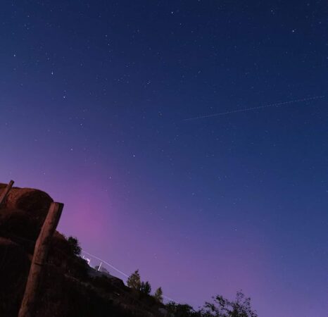 Aurora Boreală încântă România un spectacol cosmic rar surprins în Dâmbovița și Argeș.În noaptea de 12 spre 13 septembrie, locuitorii din județele Dâmbovița