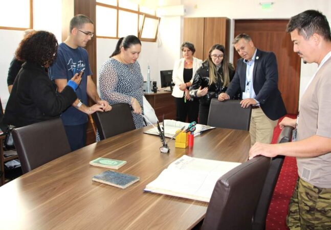 Tineri din Balcani, în vizită la Biblioteca Județeană „Ion Heliade Rădulescu” Dâmbovița "Școala de toamnă în jurnalism și comunicare" a adus tineri din Balcani la Biblioteca Județeană Dâmbovița.