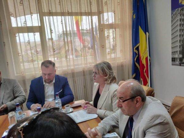 Începând cu data de 1 octombrie 2024,  potrivit noilor reglementări, pragul de impozitare a pensiilor a fost majorat de la 2.000 la 3.000 de lei lunar. 