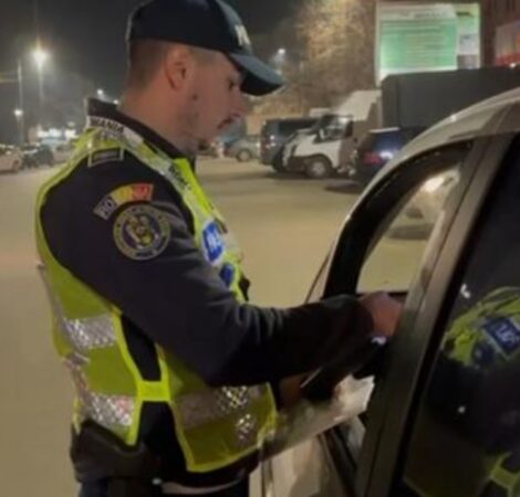 Un tânăr de 19 ani din Izvoarele a fost oprit pentru control de către polițiștii din cadrul Biroului Rutier Târgoviște pe strada Calea Domnească.