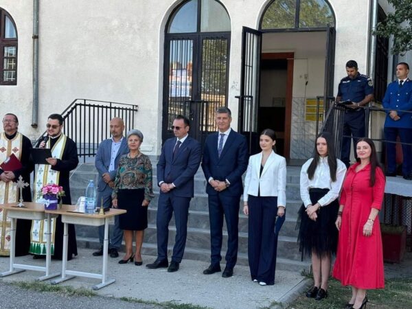 Primarul Daniel Cristian Stan a marcat începutul anului școlar în municipiul Târgoviște, exprimându-și satisfacția față de investițiile semnificative