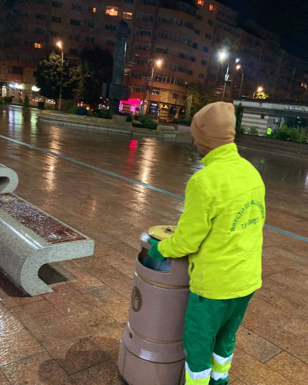 Primăria Târgoviște, sub conducerea primarului Daniel Cristian Stan, pune un mare accent pe curățenia orașului, iar eforturile depuse pentru menținerea acestuia curat sunt evidente.