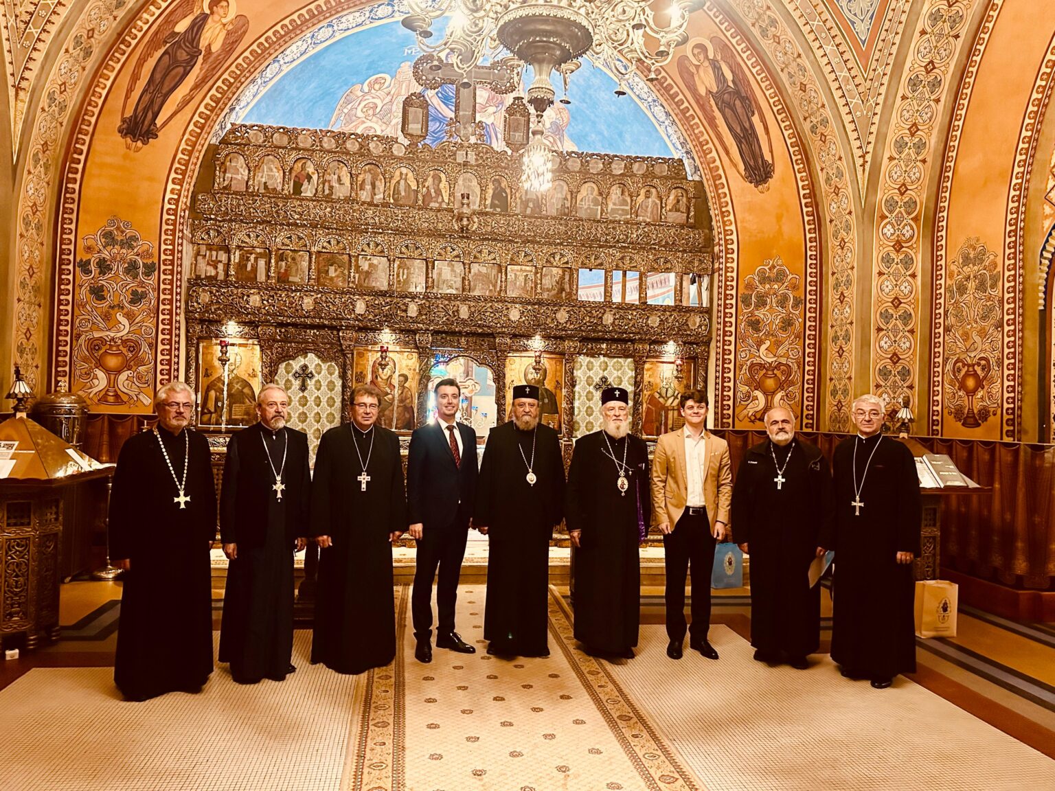 GEORGE VASILACHE, INSPECTOR EPARHIAL ÎN CADRUL ARHIEPISCOPIEI TÂRGOVIȘTEI, A OBȚINUT TITLUL DE DOCTOR ÎN TEOLOGIE Înaltpreasfințitul Părinte Arhiepiscop și Mitropolit Nifon a participat, luni, 23 septembrie 2024, în amfiteatrul ”Mircea Păcurariu” al Facultății de Teologie Ortodoxă