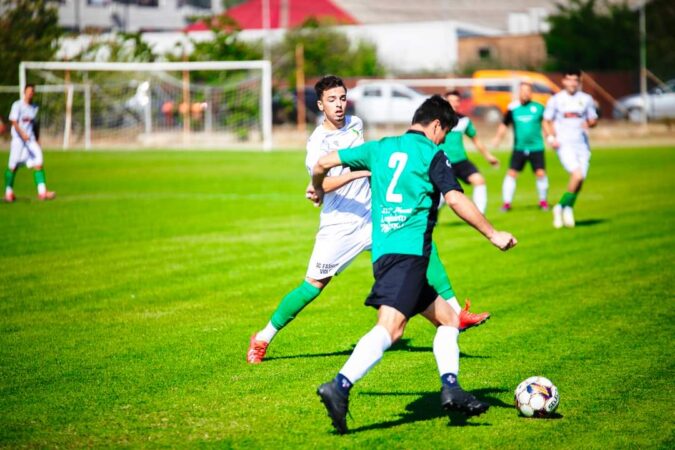 În Liga 4 Seniori, Voința Crevedia a reușit să treacă cu brio de derby-ul împotriva echipei Roberto Ziduri și se află acum pe primul loc în clasament,