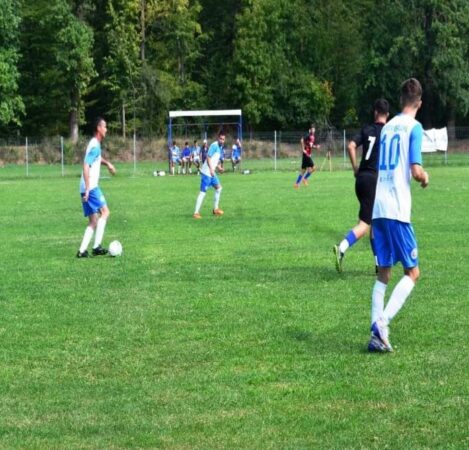 În Liga 5, Seria Sud-Seniori, echipele se luptă pentru poziții fruntașe în clasament În Liga 5, Seria Sud-Seniori, competiția este în plină desfășurare, iar echipele se luptă pentru poziții fruntașe în clasament.