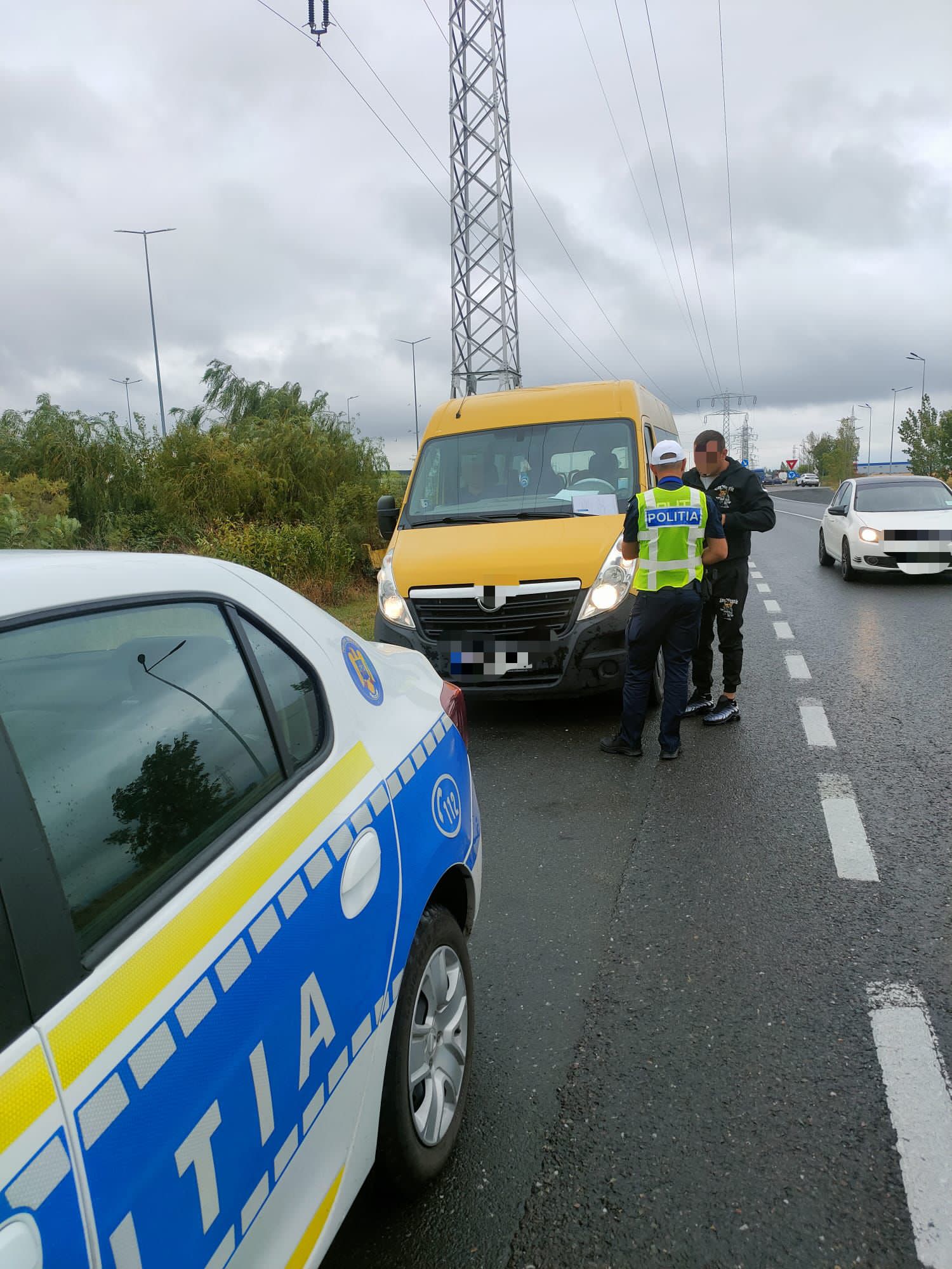 Polițiștii din județul Dâmbovița au desfășurat o amplă acțiune de verificare a microbuzelor școlare, în cadrul eforturilor lor continue de prevenire