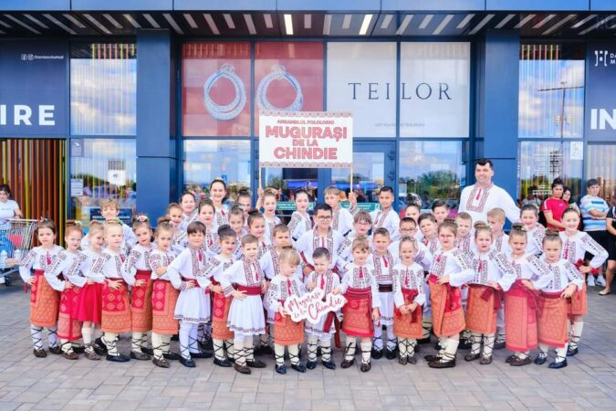 Ansamblul folcloric Mugurași de la Chindie va susține un spectacol la Dâmbovița Mall Ansamblul folcloric Mugurași de la Chindie va susține un spectacol plin de tradiție și talent la Dâmbovița Mall, astăzi, 12 septembrie 2024.