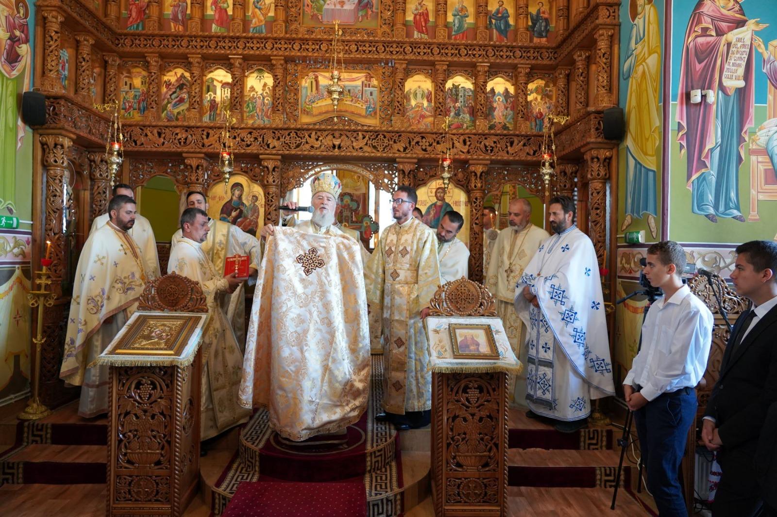 În prezența a numeroși credincioși din Municipiul Târgoviște, Înaltpreasfințitul Părinte Arhiepiscop și Mitropolit Nifon a săvârșit Sfânta Liturghie