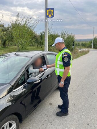 Zilele Siguranței, o acțiune în plină desfășurare pe drumurile din Dâmbovița Începând de astăzi, polițiștii rutieri din cadrul Inspectoratului de Poliție Județean Dâmbovița intensifică acțiunile pentru reducerea numărului de accidente rutiere și a consecințelor acestora.