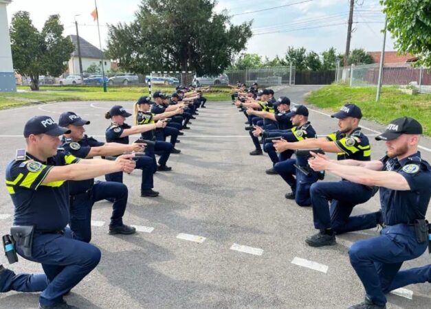 1.640 DE LOCURI SCOASE LA CONCURS ÎN ȘCOLILE DE POLIȚIE În perioada octombrie - decembrie 2024, se organizează o nouă sesiune de admitere în cele 2 unități de învățământ postliceal ale Poliției Române
