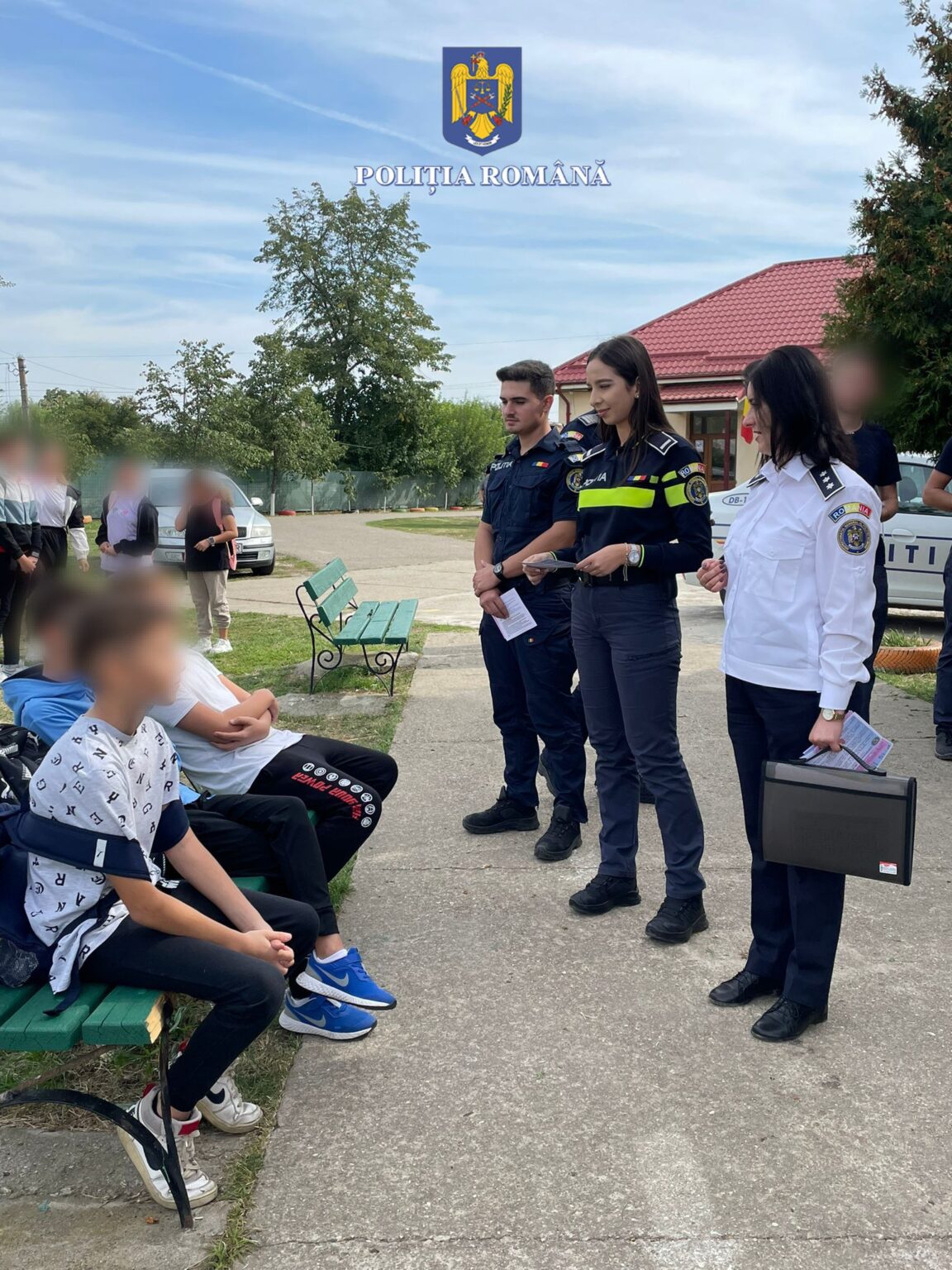 Polițiștii Compartimentului de Analiză și Prevenire a Criminalității, împreună cu cei de la Secția nr. 12 Poliție Rurală Tărtășești, au organizat o activitate informativ-preventiv