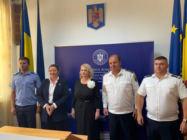 UN AN NOU ȘCOLAR ÎN SIGURANȚĂ: Polițiștii și jandarmii vor fi prezenți în zona tuturor unităților școlare dâmbovițene Polițiștii din cadrul Inspectoratului de Poliție Județean Dâmbovița au luat toate măsurile necesare pentru un început de an școlar în liniște și siguranță