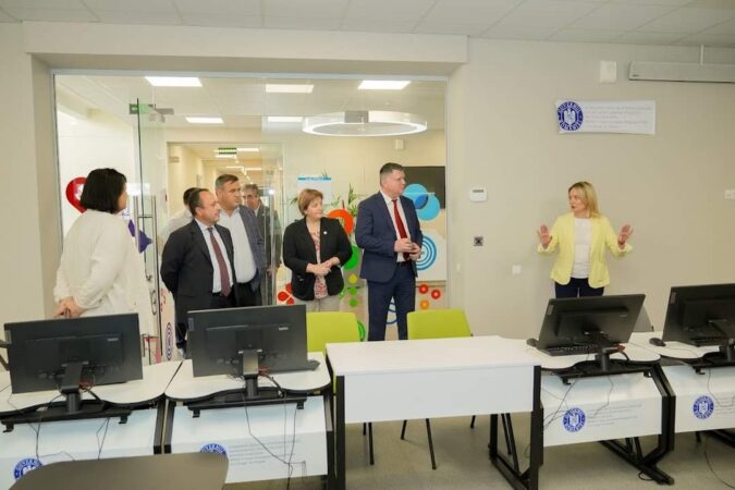 Universitatea „Valahia” din Târgoviște a întreprins o vizită de lucru la Universitatea Pedagogică de Stat „Ion Creangă” din Chișinău Universitatea "Valahia" din Târgoviște și Universitatea Pedagogică de Stat "Ion Creangă" din Chișinău au stabilit o colaborare semnificativă