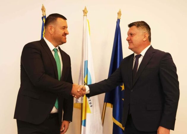 Parteneriat strategic pentru îmbunătățirea calității învățământului universitar la Universitatea „Valahia” din Târgoviște Universitatea "Valahia" din Târgoviște și Parcul Industrial Moreni au semnat un acord de parteneriat strategic pentru îmbunătățirea calității învățământului universitar și dezvoltarea proiectelor comune.