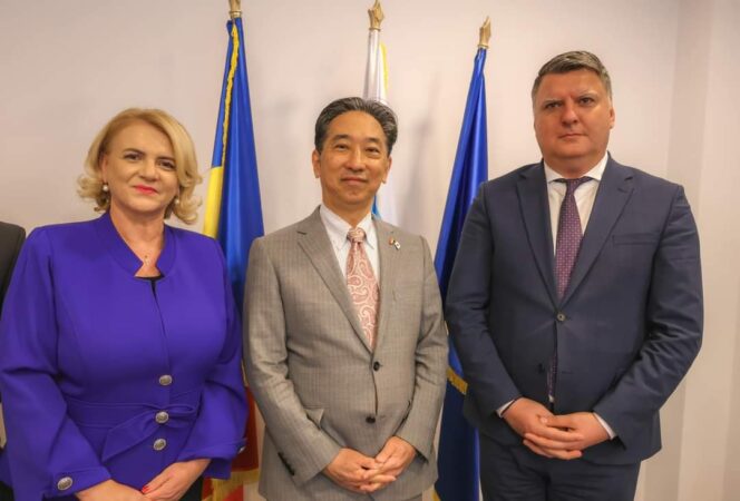 Universitatea „Valahia” din Târgoviște a primit vizita Excelenței Sale, Domnul KATAE Takashi, Ambasadorul Extraordinar și Plenipotențiar al Japoniei în România Universitatea „Valahia” din Târgoviște a avut onoarea de a primit vineri , 20 septembrie 2024, vizita Excelenței Sale, Domnul KATAE Takashi, Ambasadorul Extraordinar și Plenipotențiar al Japoniei în România.