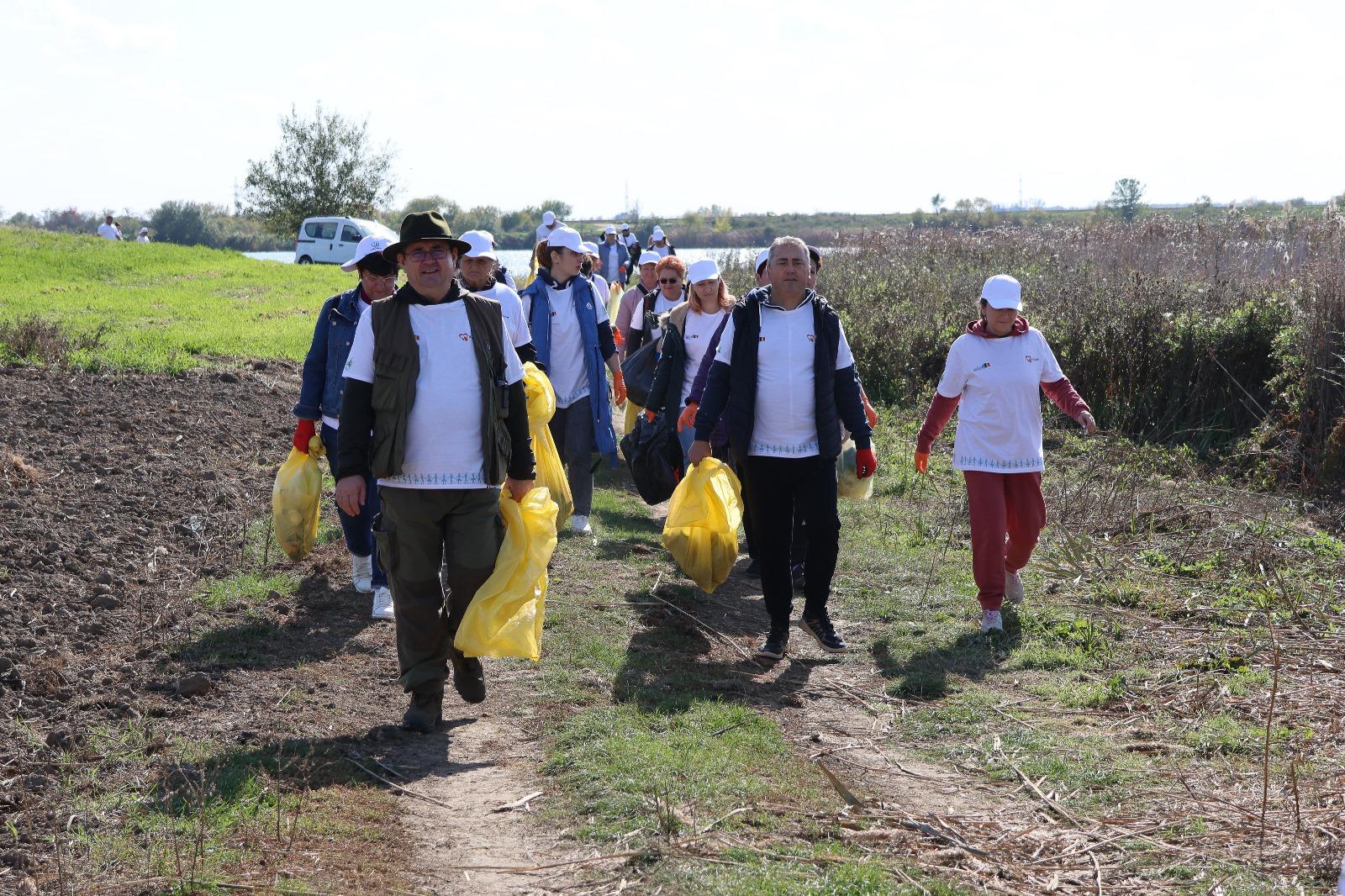 Zilele trecute, orașul Răcari a fost gazda unei acțiuni de amploare dedicată curățării și protejării mediului, intitulată „Adoptă un km”.
