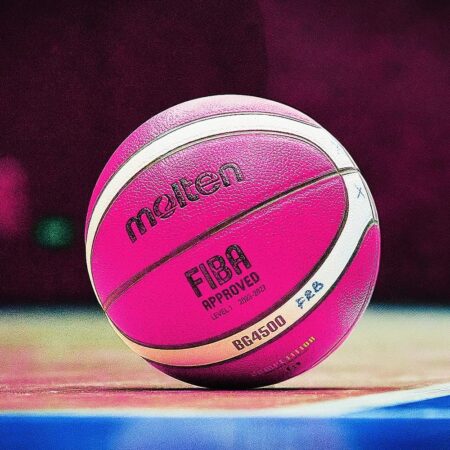 Federația Română de Baschet a transmis un mesaj emoționant cu ocazia Zilei Mondiale a Luptei împotriva Cancerului de Sân, exprimându-și solidaritatea și susținerea față de toate femeile care se confruntă cu această boală.