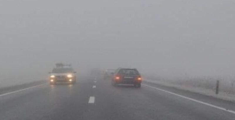 Condițiile meteo din județul Dâmbovița sunt nefavorabile, cu ceață persistentă care poate  reduce vizibilitatea sub 200 metri și
